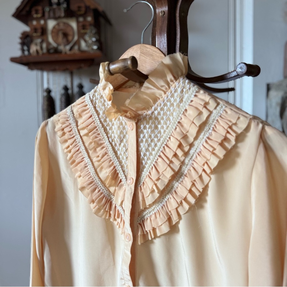 1970s Peach Ruff Neck Cottagecore Prairie Vintage Blouse size 6 small - Picture 3 of 8